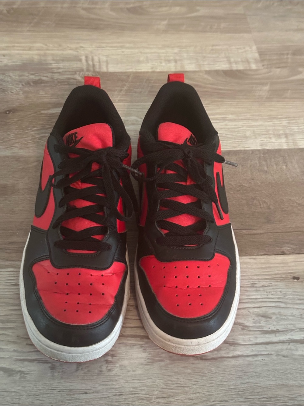 Nike Men’s Red and Black Low-Top Sneakers